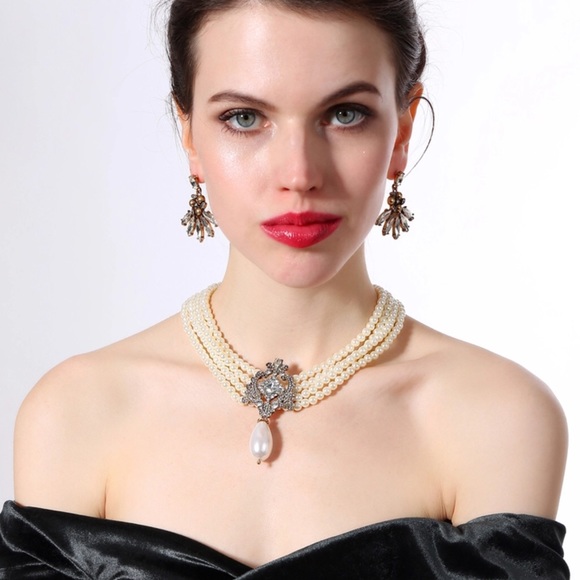 Beautiful Faux Pearl Necklace. - Picture 1 of 7